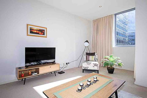 Spacious 1BR Stylish New Acton Apartment +Parking - Tourism Cairns 0