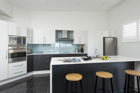 Mollymook Beachfront Penthouse 9 - Tourism Cairns 4