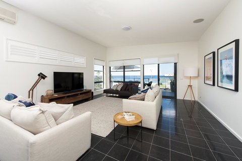 Mollymook Beachfront Penthouse 9 - Tourism Cairns 1