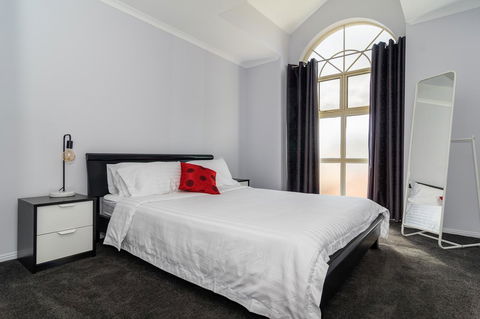 Port Adelaide Harbourside House - Tourism Cairns 8