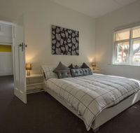 Cowan Street Bungalow - Tourism Cairns