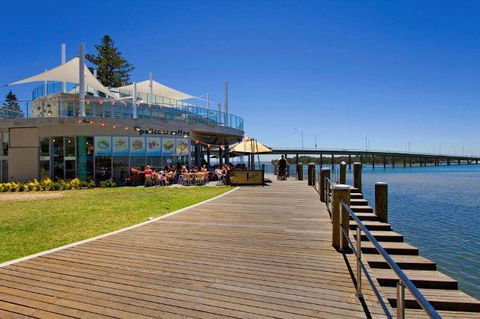 Lakeside Waterfront Apartment The Entrance - Tourism Cairns 40