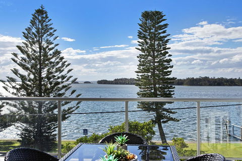 Lakeside Waterfront Apartment The Entrance - Tourism Cairns 29