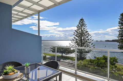 Lakeside Waterfront Apartment The Entrance - Tourism Cairns 31
