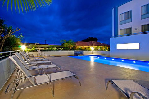 Lakeside Waterfront Apartment The Entrance - Tourism Cairns 15