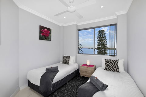 Lakeside Waterfront Apartment The Entrance - Tourism Cairns 9