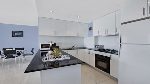 Lakeside Waterfront Apartment The Entrance - Tourism Cairns 1