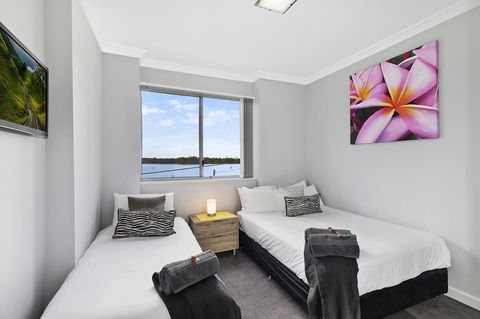 Lakeside Waterfront Apartment The Entrance - Tourism Cairns 10