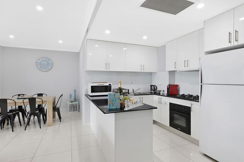Lakeside Waterfront Apartment The Entrance - Tourism Cairns 2