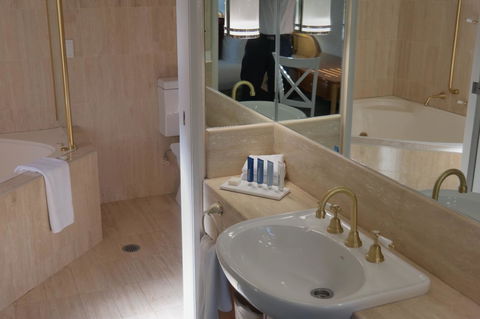 Pacific Bay Resort - Tourism Cairns 1