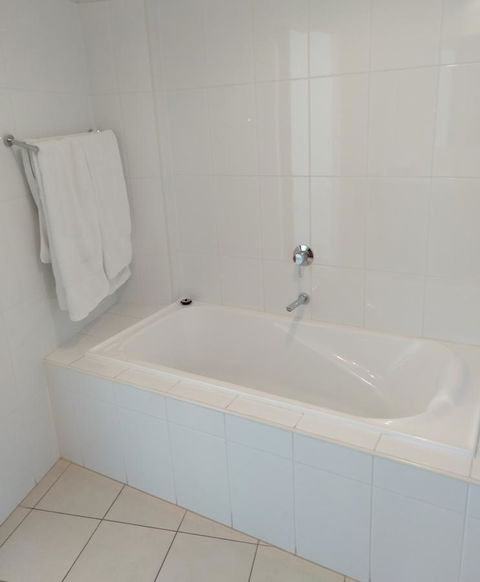 Wallaroo Marina Executive Apartments - Tourism Cairns 10