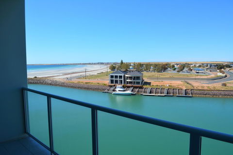 Wallaroo Marina Luxury Apartment - Tourism Cairns 6