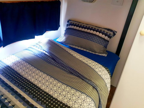 Rocks Retreat Cabin - Dolphin - Tourism Cairns 8