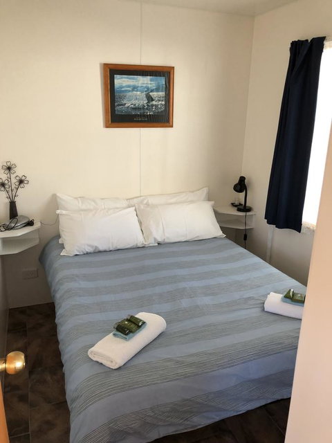 Rocks Retreat Cabin - Dolphin - Tourism Cairns 5