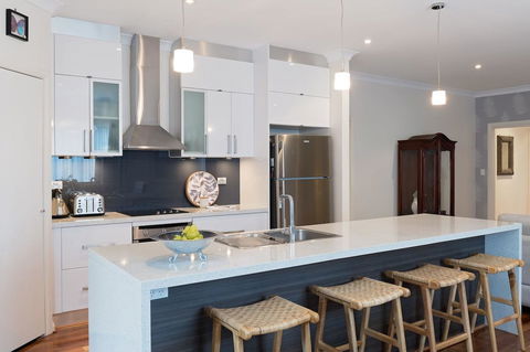 Boutique Getaway On Wright - Tourism Cairns 0