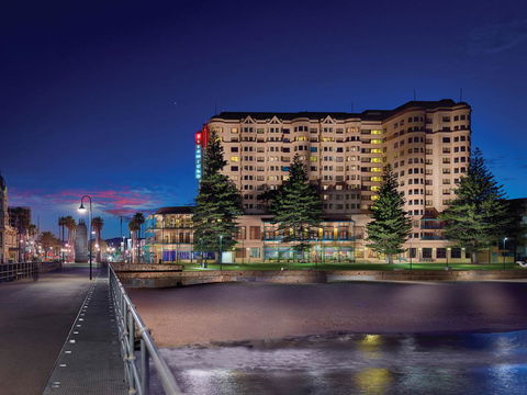 Stamford Grand Adelaide - Tourism Cairns 0