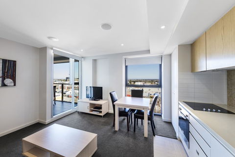 IStay Precinct Adelaide - Tourism Cairns 5