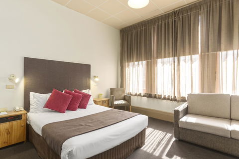 Adelaide Paringa - Tourism Cairns 2