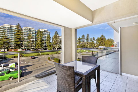 Glenelg Seaside Apartment - Tourism Cairns 5