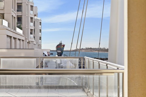 Glenelg Seaside Apartment - Tourism Cairns 0