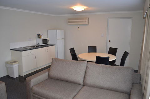 Arkana Motor Inn & Terrace Apartments - Tourism Cairns 11