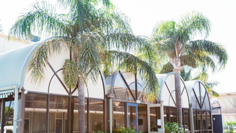 Bay Motel Hotel - Tourism Cairns 0