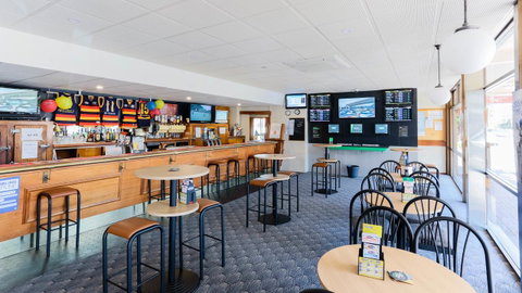 Bay Motel Hotel - Tourism Cairns 14