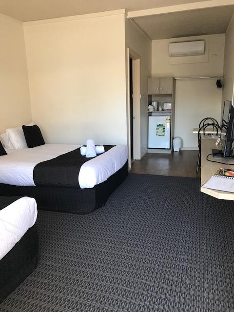 Bay Motel Hotel - Tourism Cairns 3