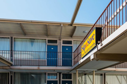 Bay Motel Hotel - Tourism Cairns 8