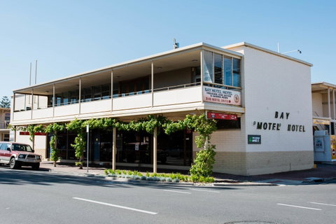 Bay Motel Hotel - Tourism Cairns 24