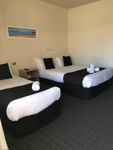 Bay Motel Hotel - Tourism Cairns 4