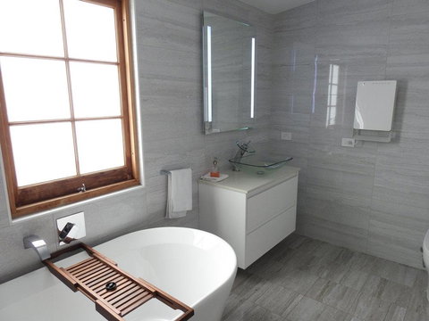 Cooks Cottage - Tourism Cairns 3