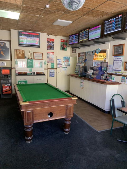 Commercial Hotel Morgan - Tourism Cairns 4