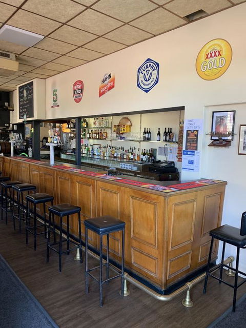 Commercial Hotel Morgan - Tourism Cairns 2