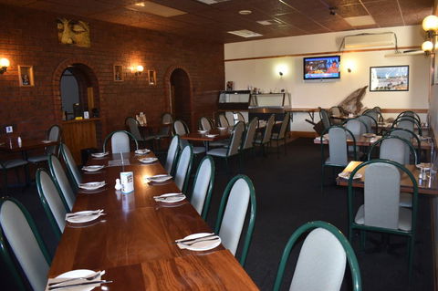 Commercial Hotel Morgan - Tourism Cairns 6