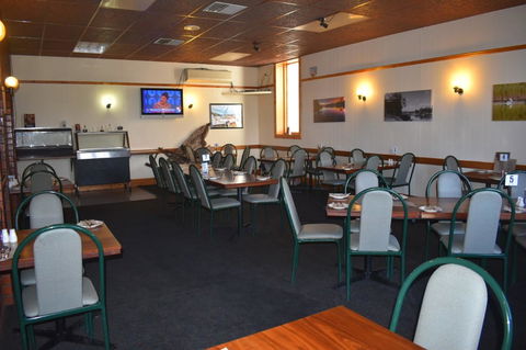 Commercial Hotel Morgan - Tourism Cairns 7
