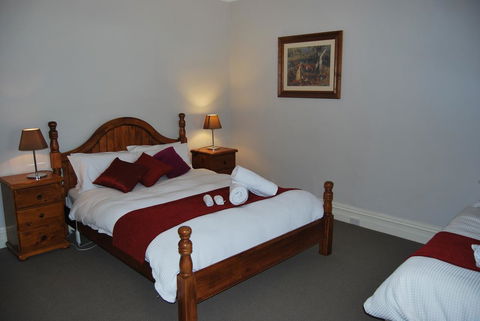Jacaranda Cottage - Tourism Cairns 7