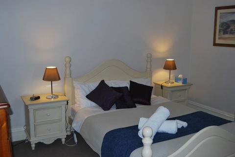 Jacaranda Cottage - Tourism Cairns 4
