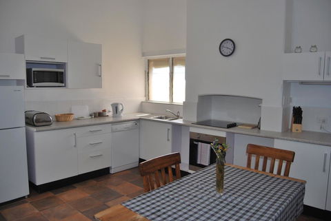 Jacaranda Cottage - Tourism Cairns 8