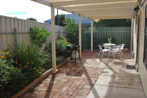 Jacaranda Cottage - Tourism Cairns 5