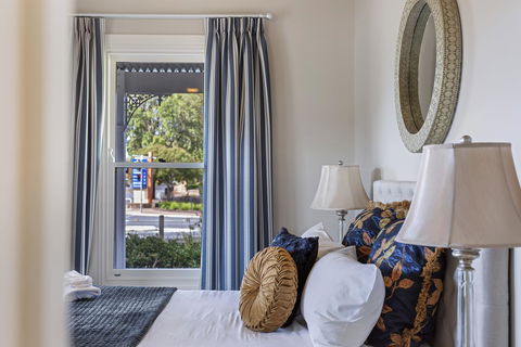 Grandview Accommodation - The Elm Tree Apartments - Tourism Cairns 11