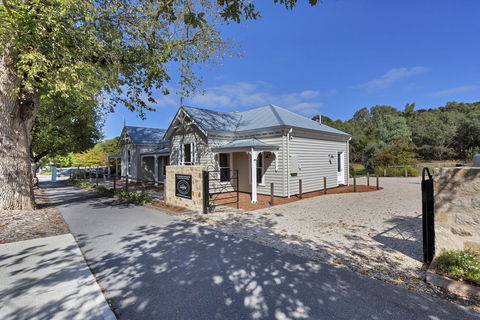 Grandview Accommodation - The Elm Tree Apartments - Tourism Cairns 31