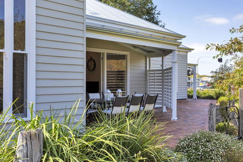 Grandview Accommodation - The Elm Tree Apartments - Tourism Cairns 25