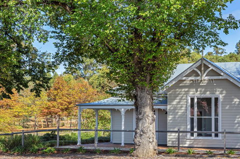 Grandview Accommodation - The Elm Tree Apartments - Tourism Cairns 1