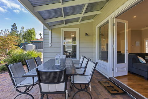 Grandview Accommodation - The Elm Tree Apartments - Tourism Cairns 27