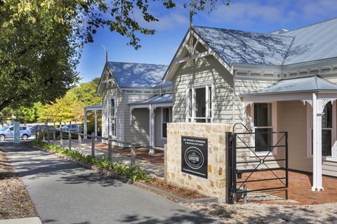 Grandview Accommodation - The Elm Tree Apartments - Tourism Cairns 0
