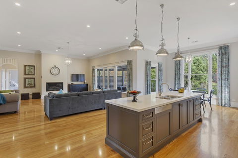 Grandview Accommodation - The Elm Tree Apartments - Tourism Cairns 17
