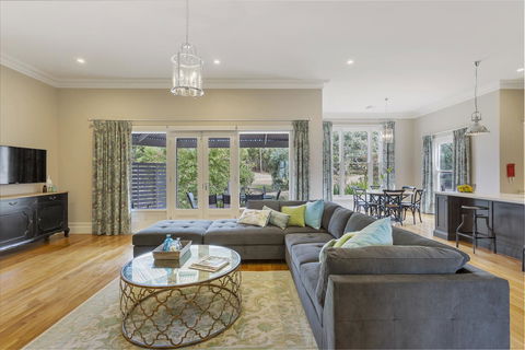 Grandview Accommodation - The Elm Tree Apartments - Tourism Cairns 4