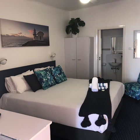 OCEAN BREEZE MOTEL - Tourism Cairns 2