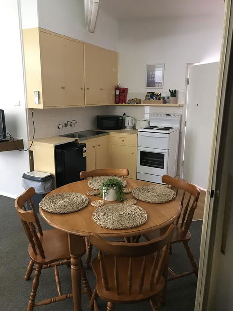 OCEAN BREEZE MOTEL - Tourism Cairns 13